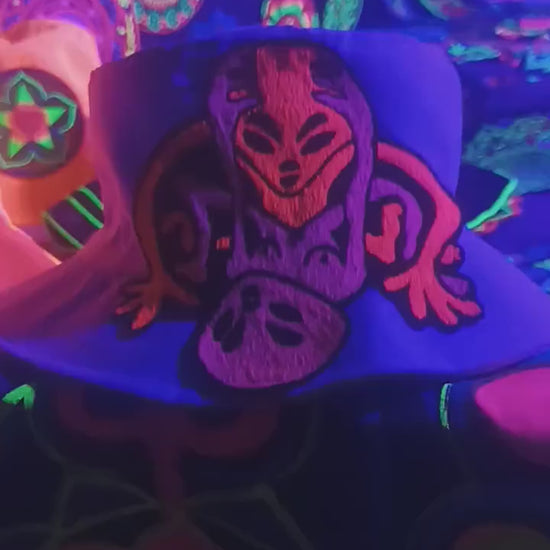 Funny Alien Love UV Purple Fisher Hat blacklight glowing with embroidery patch psychedelic trance goatrance hippie fisherhat Psy Goa Gear