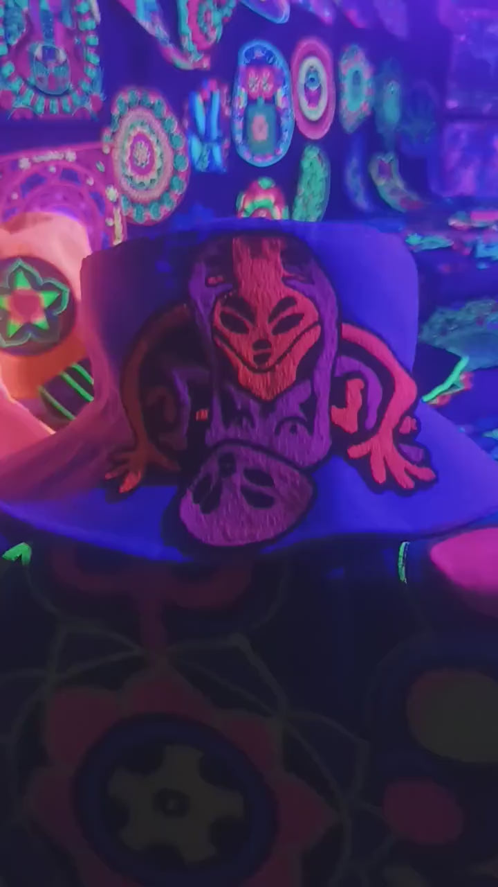 Funny Alien Love UV Purple Fisher Hat blacklight glowing with embroidery patch psychedelic trance goatrance hippie fisherhat Psy Goa Gear